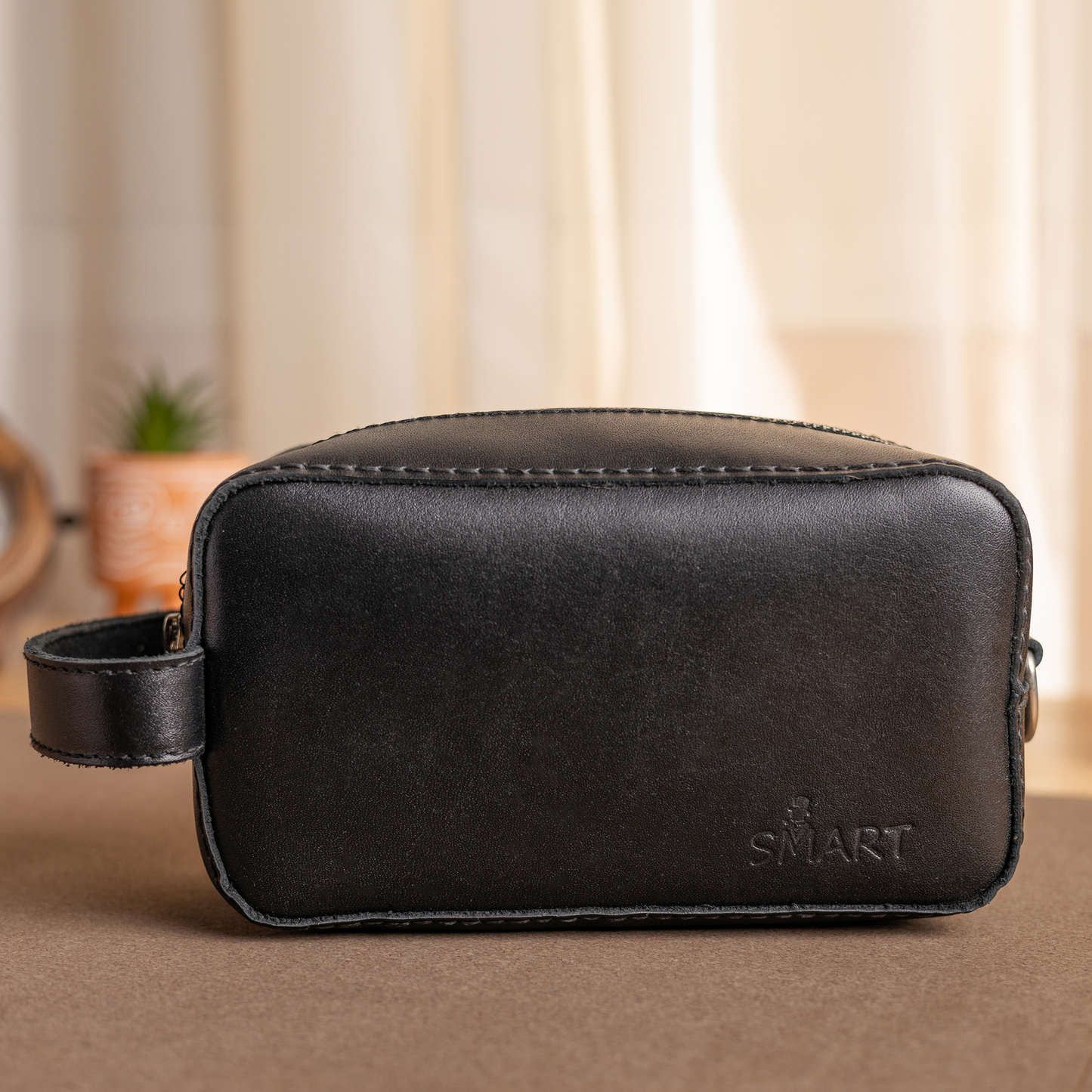 Clutched Handbag | Black