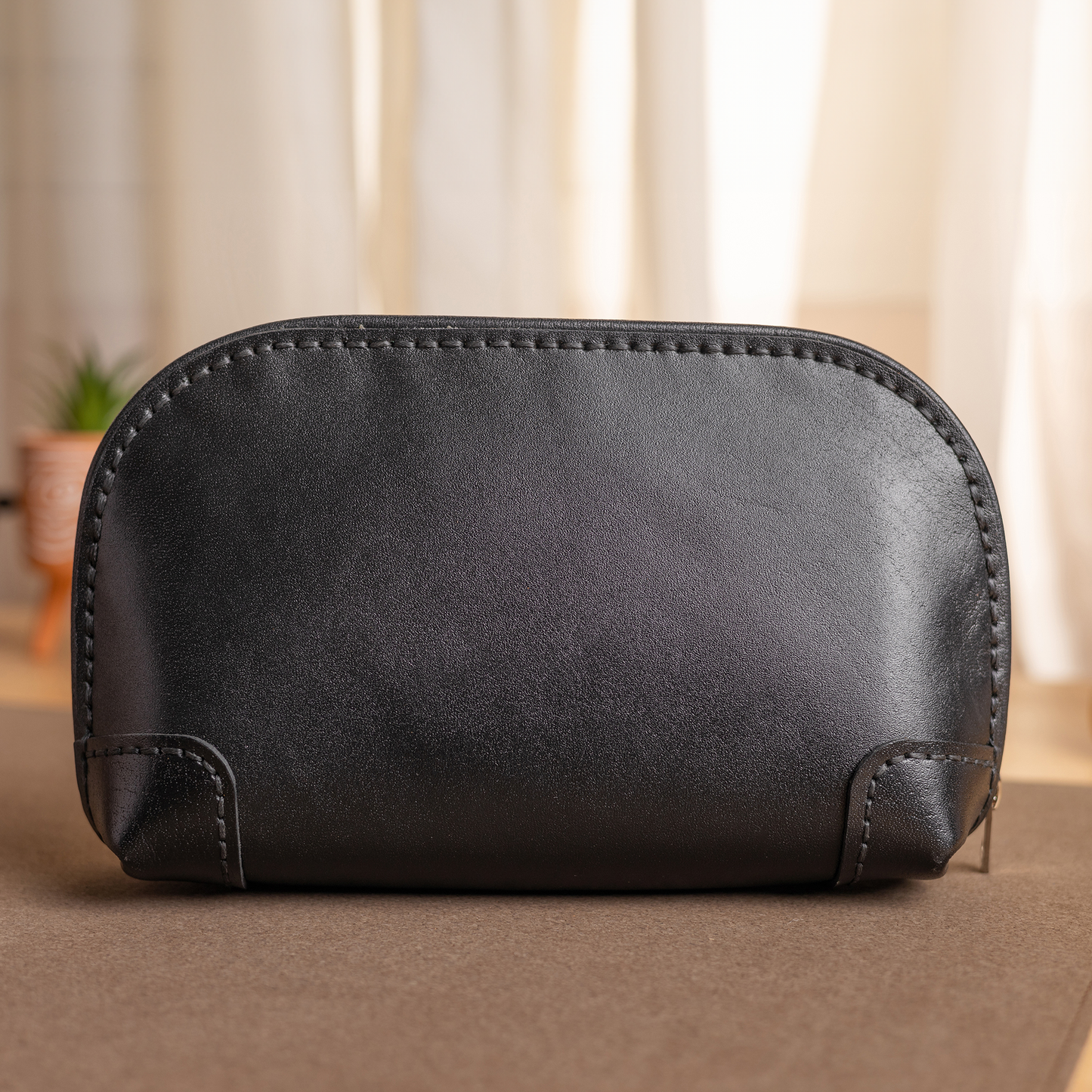 Curved handbag | Black