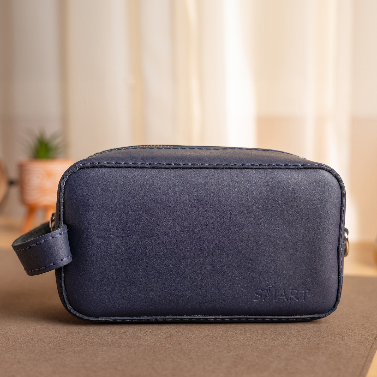 Clutched handbag | Blue