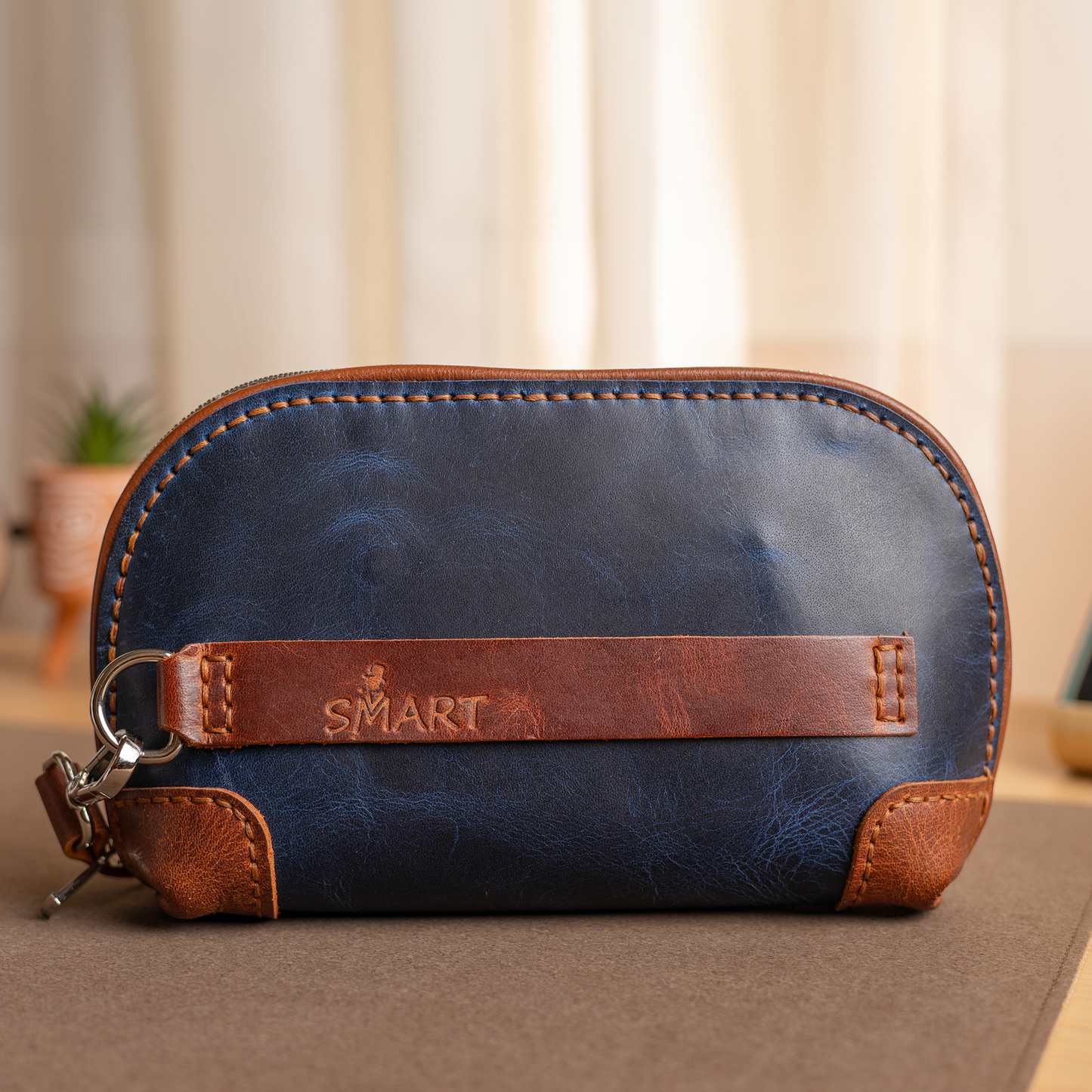 Curved handbag | Blue