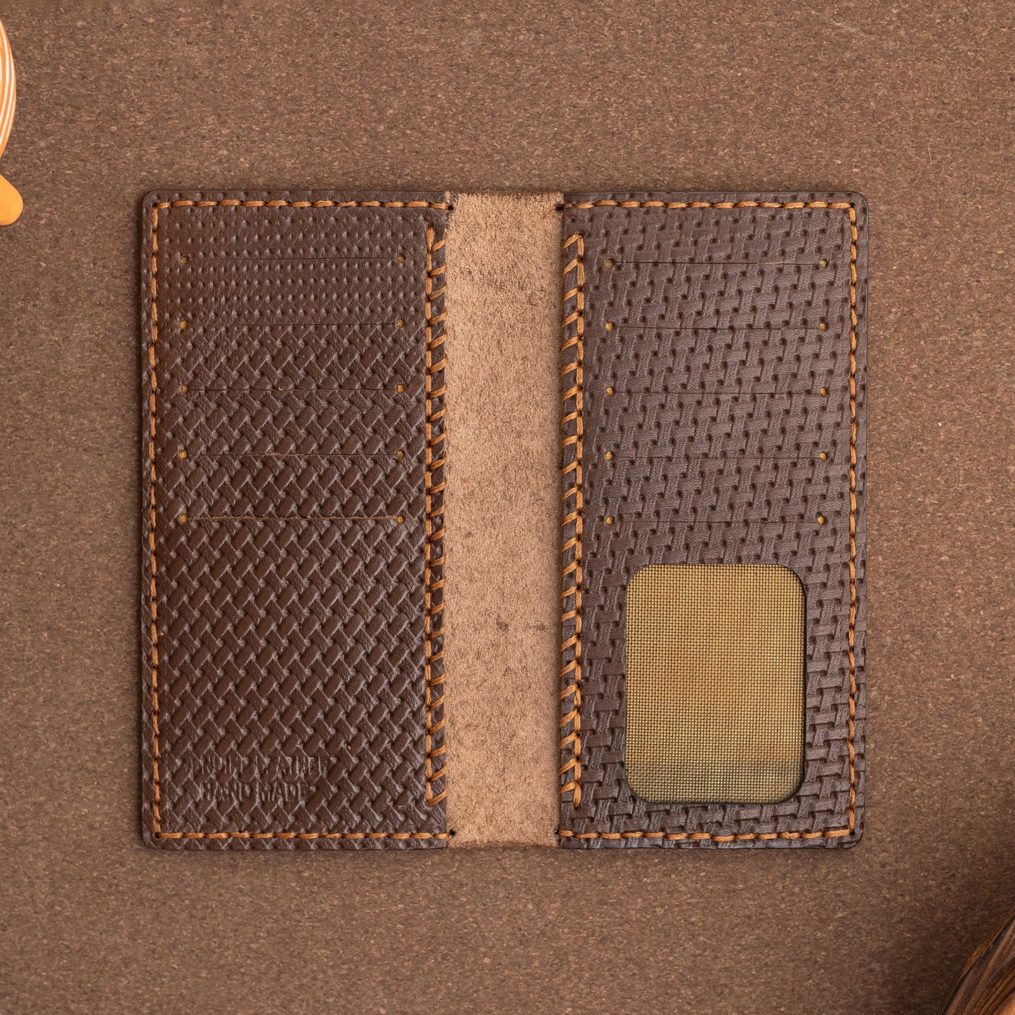 Bi-fold card holder | Brown